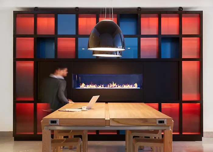 Le Dauphin Montreal Centre-Ville